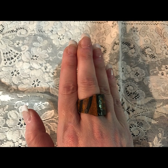 HANDMADE WOODEN TRAMP ART VINTAGE R SIGNET RING - Picture 5 of 7